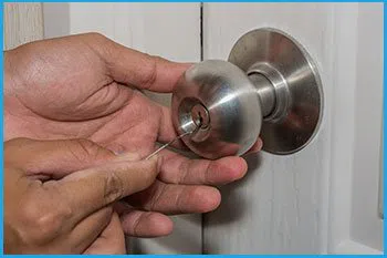 Lock Locksmith Services Colorado Springs, CO 719-315-3313 - 14-unlock-door